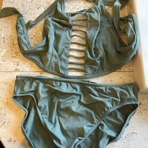 VENUS Green Long-Sleeve Bikini Swim Set